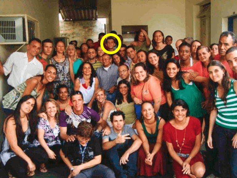 Madson Barreto com a equipe de funcionários surdos que coordenou